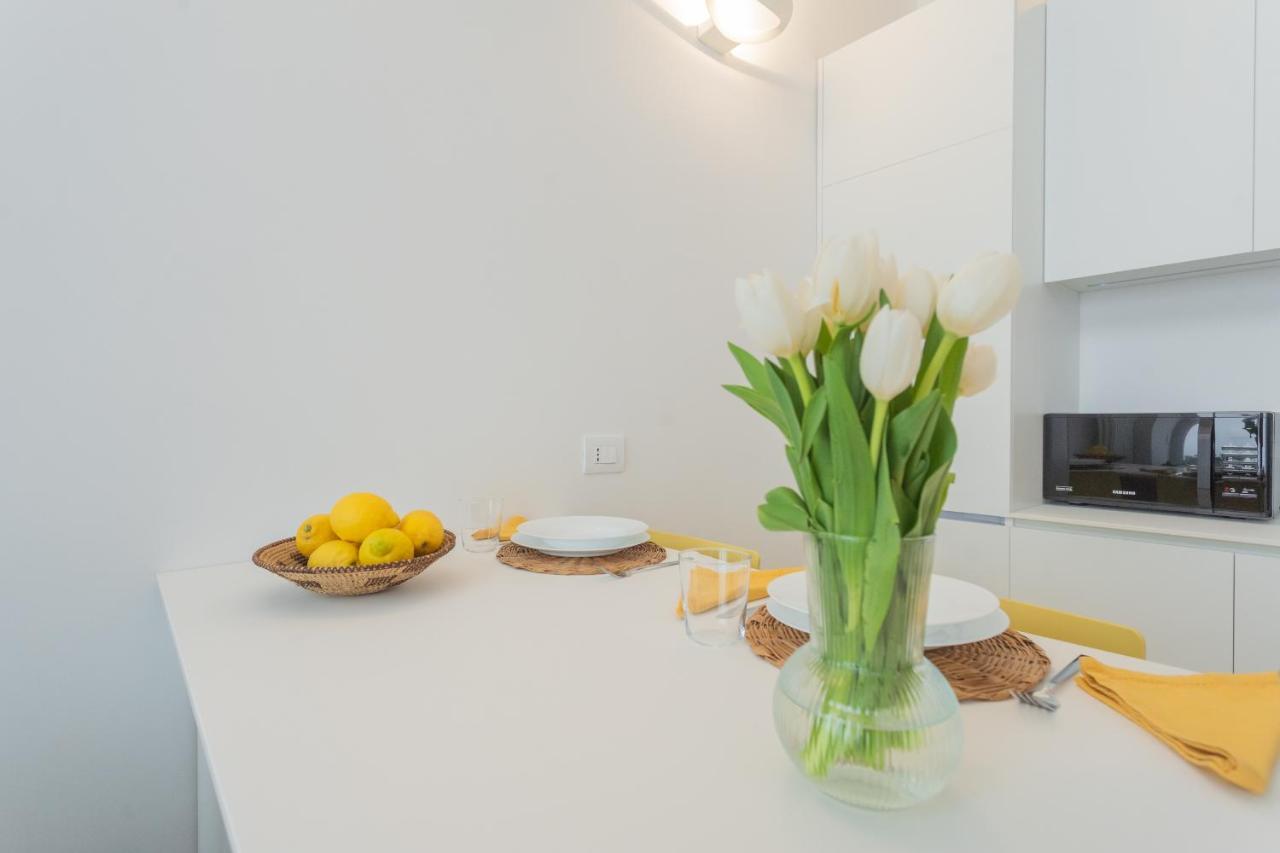 A Step From The Lake Apartment By Rent All Como Exterior photo